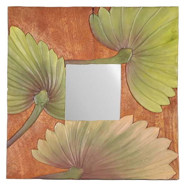 Specchiera quadrata di gusto Liberty in legno intagliato, con foglie di palma a rilievo