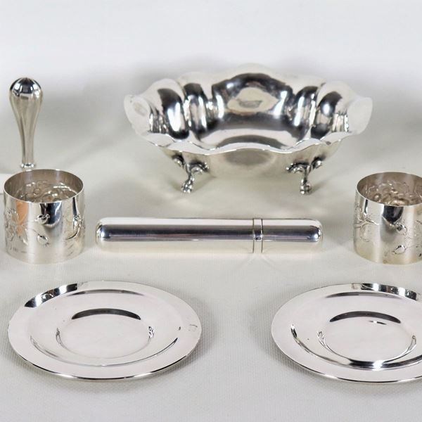 Lotto in argento cesellato e sbalzato (16 pz), gr. 820
