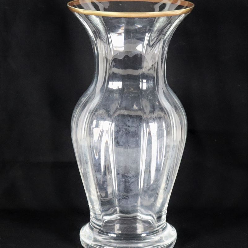 Vaso in cristallo lavorato con bordo del collo in oro zecchino
