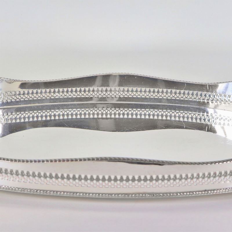 Grande vassoio inglese in sheffield a forma ovale, con ringhierina traforata