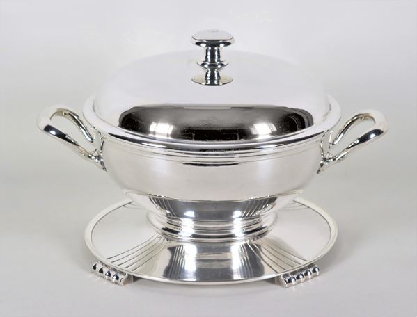 Round tureen in Christofle silver metal, supported by a round support with three feet