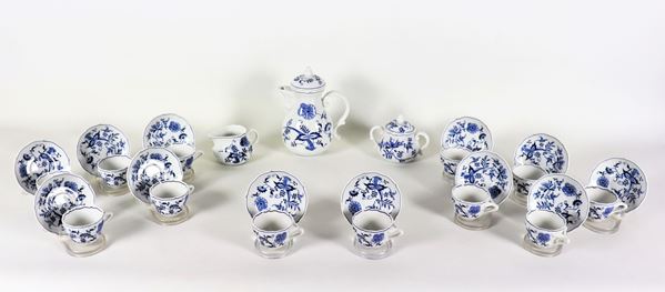 Blue Danube porcelain coffee service, with cobalt blue onion decoration on a white background (15 pcs)