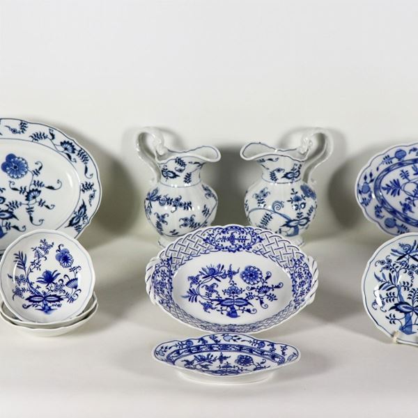 Porcelain lot with cobalt blue "onion" design decorations on a white background, various manufacturers (18 pcs)