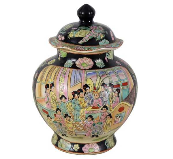Chinese potiche in black glazed porcelain, with polychrome enamel decorations of scenes of oriental life