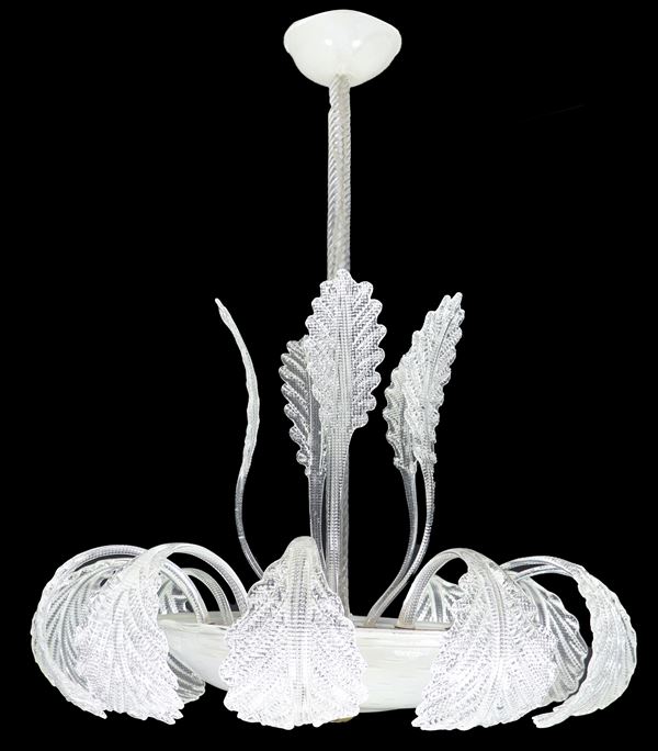 Chandelier in crystal and blown Murano glass in latex color with leaves in relief, 3 lights, one leaf missing