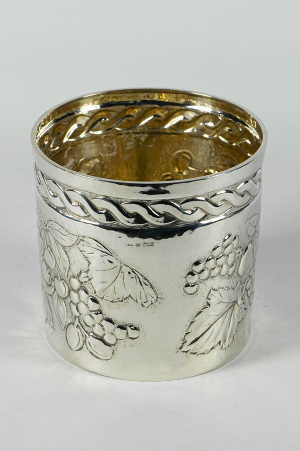 Champagne bucket in hammered silver