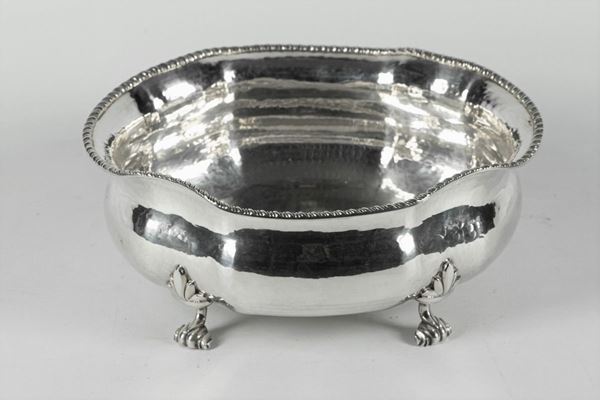 Oval centerpiece in silver