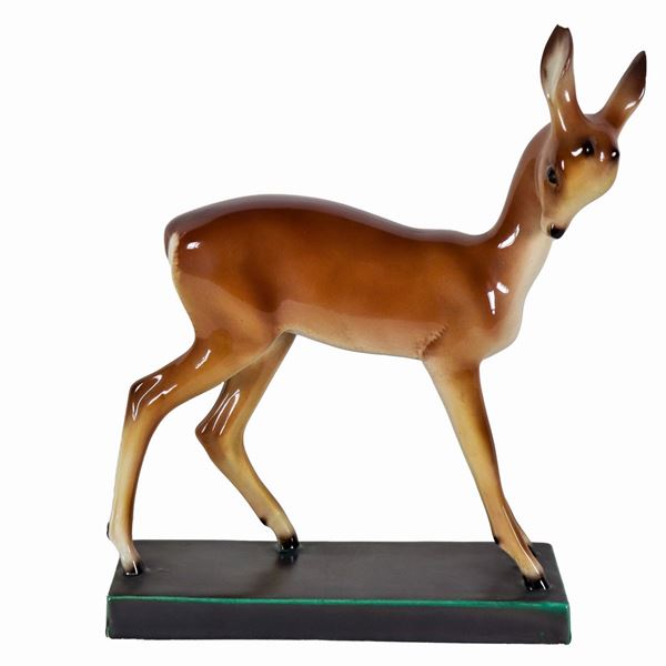 "Cerbiatto", scultura Liberty in ceramica porcellanata e smaltata, piccolo difetto a un orecchio