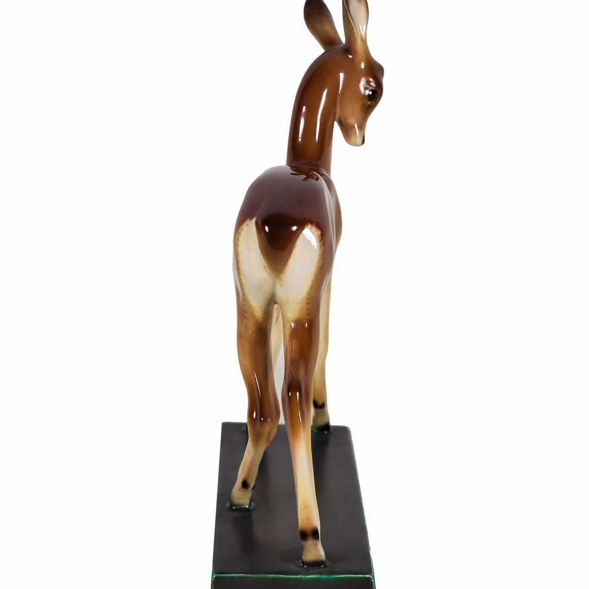"Cerbiatto", scultura Liberty in ceramica porcellanata e smaltata, piccolo difetto a un orecchio