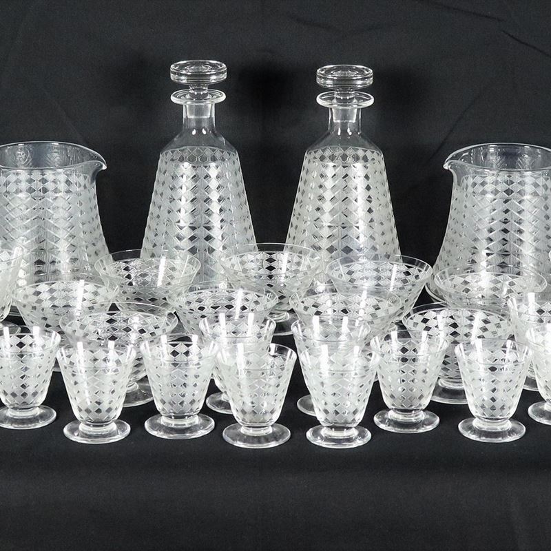 Servizio di bicchieri in cristallo francese Baccarat, con lavorazione di rombi a rilievo (58 pz)