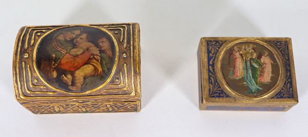 Lot of two gilded and painted wooden boxes, one rectangular and one in the shape of a trunk