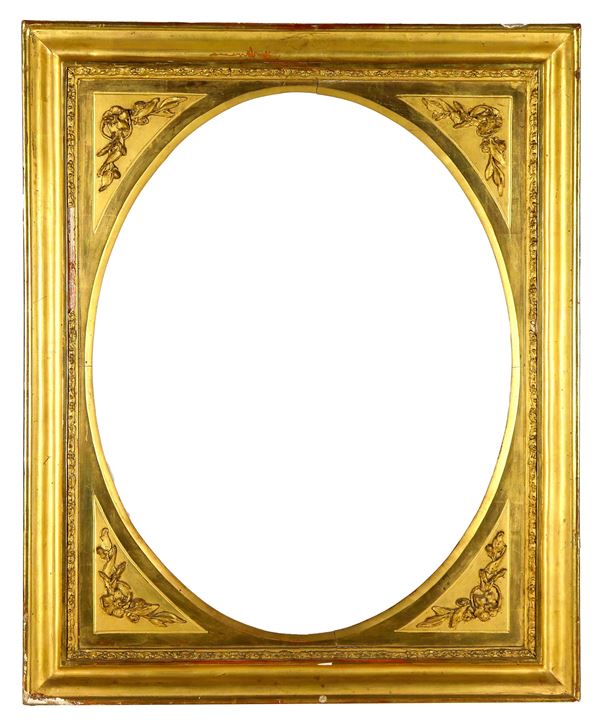 Antique Louis XVI oval frame in gilded wood and carved with floral motifs, some defects
