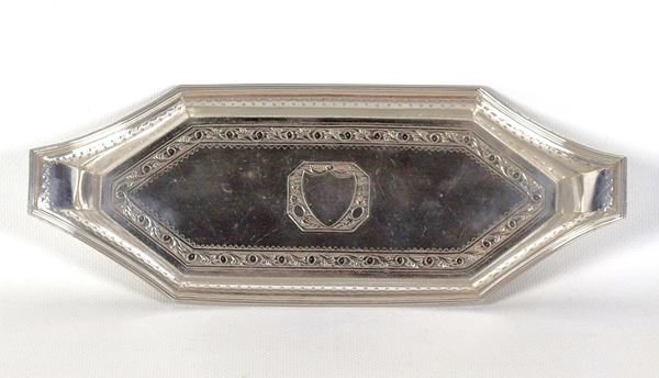 Antique English George III tray in chiselled and embossed silver, gr. 165