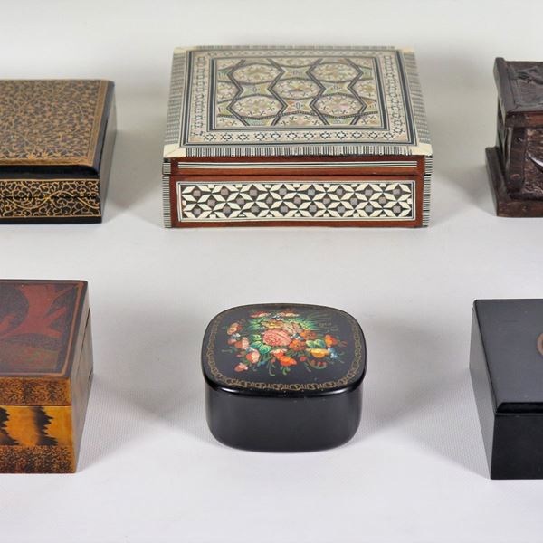 Lot of six boxes in various shapes and decorations, different sizes and materials