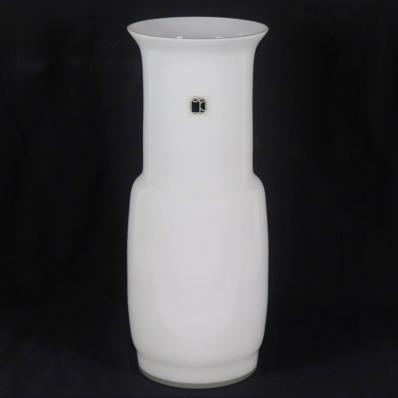 Vaso in vetro soffiato di Murano color lattice