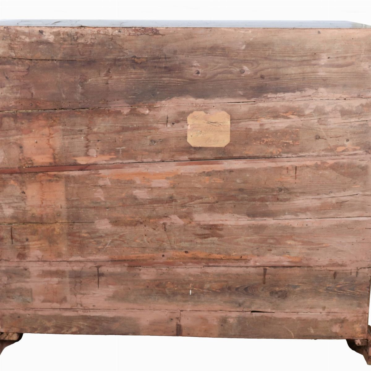 Ribalta veneta di linea Luigi XV in noce e radica di noce, a forma mossa sagomata con filettature...