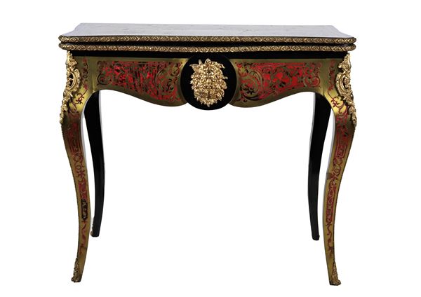 French Napoleon III game table (1852-1870), in ebonized wood with inlays and threads in the Boulle style, friezes and trimmings in gilded and chiseled bronze, folding revolving top with green cloth inside and four curved legs