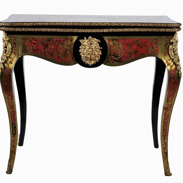 Tavolo da gioco francese Napoleone III (1852-1870), in legno ebanizzato con intarsi e filettature alla maniera  Boulle, fregi e guarnizioni in bronzo dorato e cesellato, piano girevole ribaltabile con panno verde all'interno e quattro gambe ricurve