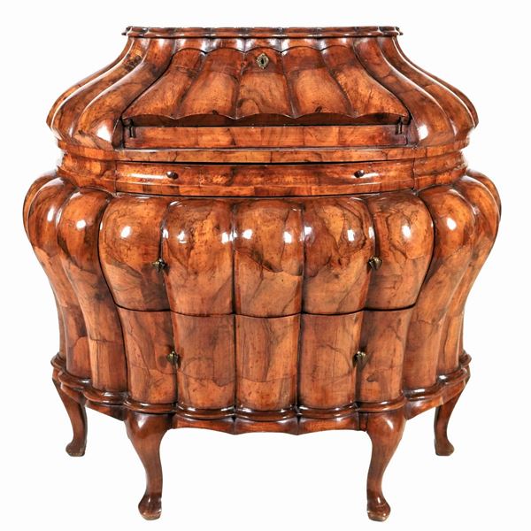 Venetian rounded flap of Louis