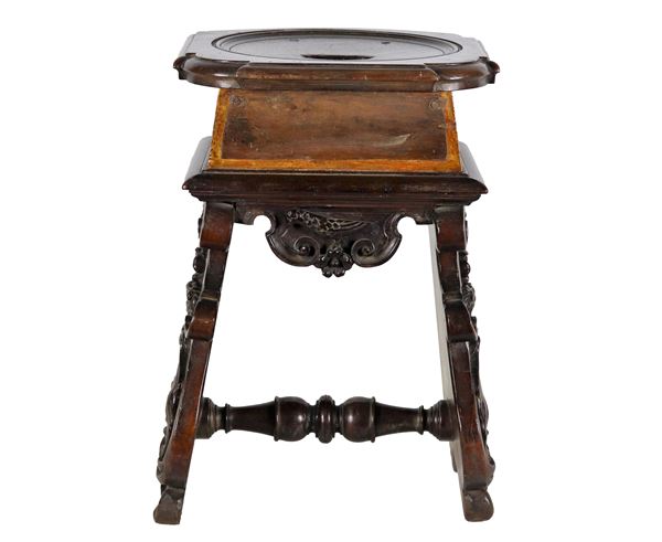 Walnut stool from the Louis XIV line, with cup-shaped legs entirely carved with acanthus leaf motifs