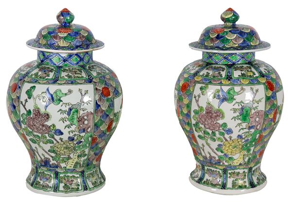 Pair of Chinese potiches in Family Green porcelain, with polychrome enamel decorations in relief with oriental flower motifs. One potiche is missing around the neck