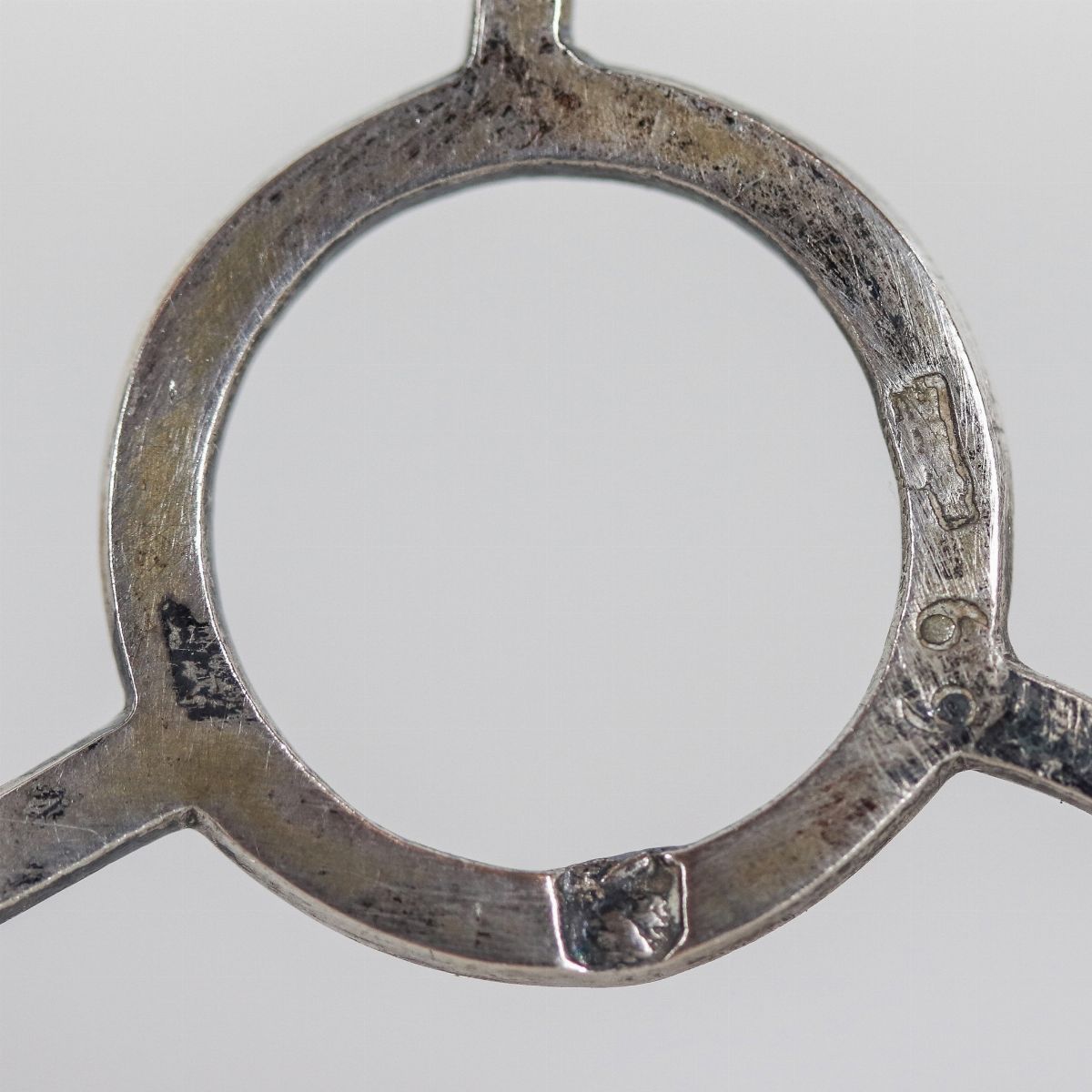 Lotto di tre saliere francesi Epoca Impero in argento, cesellate e sbalzate a motivi neoclassici ...