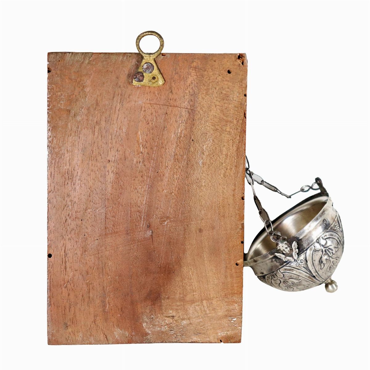 Acquasantiera romana in argento sbalzato e cesellato, supporto in legno