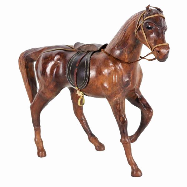 "Cavallo", scultura in legno intagliato