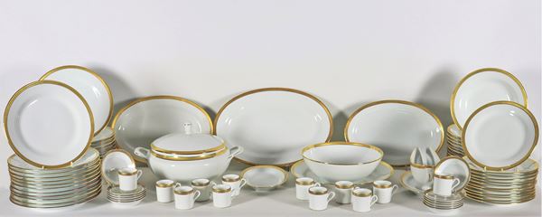 Servizio di piatti in porcellana bianca Richard Ginori, con bordi in oro zecchino (69 pz)