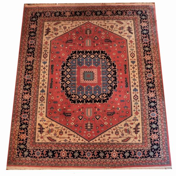 Tappeto persiano Kazakh a disegno naturalistico e geometrico su fondo celeste, rosso e avana con bordura blu, M 4,66 X 3,61