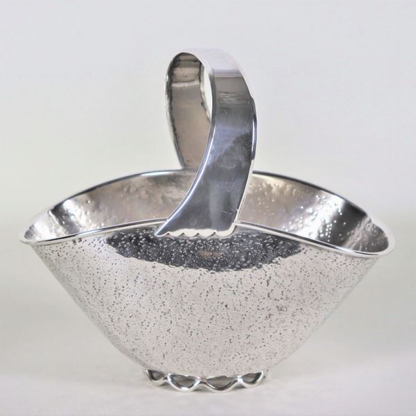 Cestino ovale in argento liscio e martellato, gr. 300
