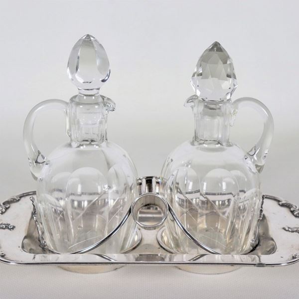 Chiseled silver cruet with two crystal cruets, gr. 345