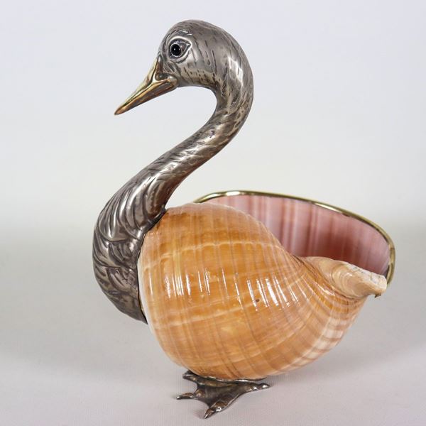 "Cigno", scultura firmata dalla Designer Gabriella  Binazzi - Firenze, realizzata con conchiglia, zampe e collo rivestiti in argento