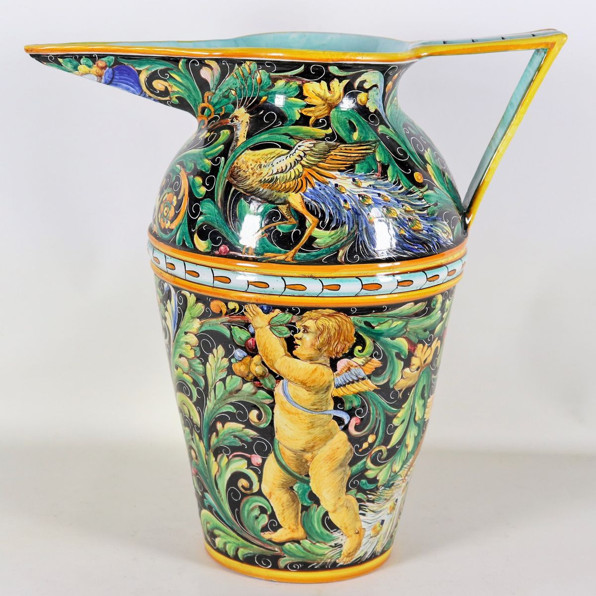 Grande brocca in maiolica lustrata Gualdo Tadino firmata Alfredo Santarelli (1874-1957), interame...