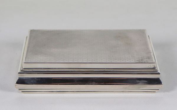 Rectangular silver cigarette box, lid chiselled with guilloche motif, gr. 310