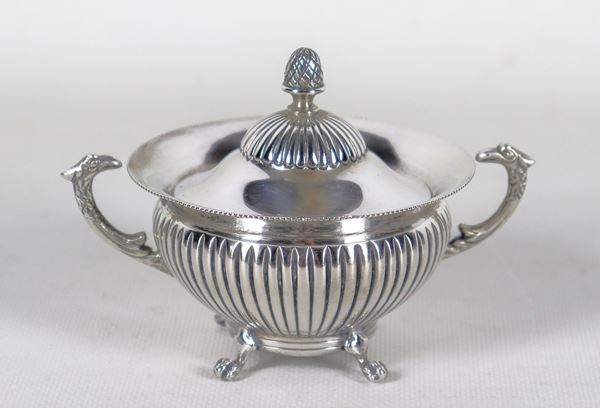 Silver sugar bowl in the shape of an amphora, chiseled and embossed with Empire motifs, supported by four pawns, gr. 160