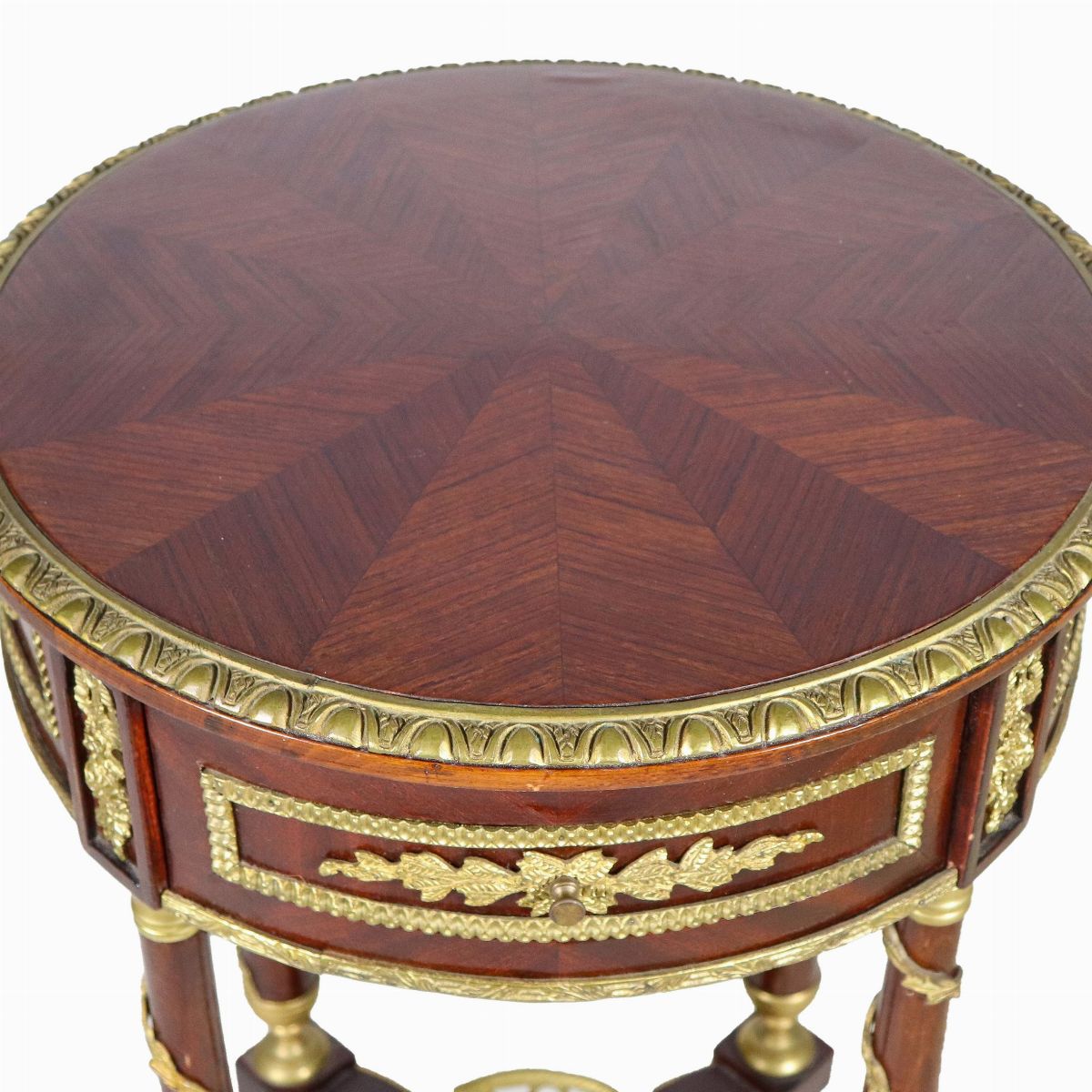 Tavolo francese da centro a forma tonda di linea Impero, in ebano viola e mogano, con guarnizioni...