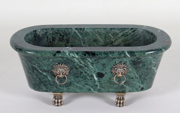 Roman tub in green Alpine marble, with lion heads and lion feet in silver