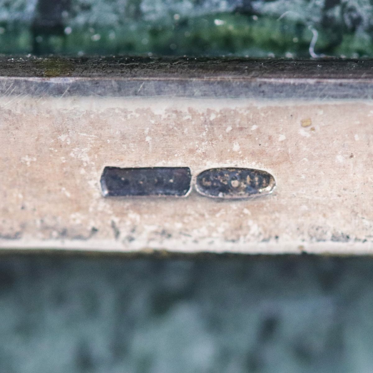 Vasca romana in marmo verde delle Alpi, con teste di leoni e piedi leonini in argento