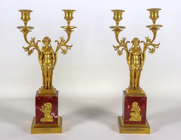 Pair of French doublers in gilded bronze and red French marble, with sculptures of Vestals and plaques with putti