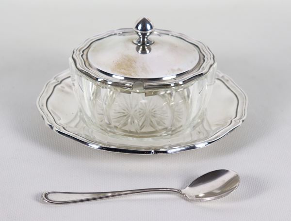 Cheese bowl with chased and embossed silver underplate, worked crystal tray, gr. 200