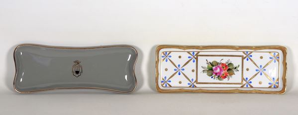 Lotto di due vassoietti rettangolari portapenne in porcellana con varie decorazioni, forme e misure differenti