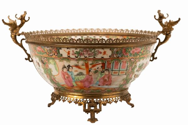 Large Chinese cup in Canton porcelain