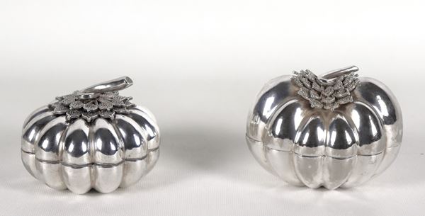 Lot of two oriental silver boxes in the shape of pumpkins, gr. 470