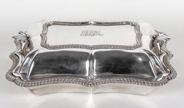 Ancient English vegetable dish from the Victorian era in Sheffield, curved shape with handles in the shape of shells and an engraved monogram in the center