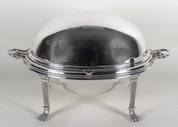 Antique English Victorian era chafing dish in Sheffield, oval shaped with two handles and supported by four lion feet