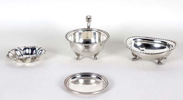 Lot in chiselled and embossed silver of a cup with handle, two oval bowls and a round saucer (4 pcs), gr. 275