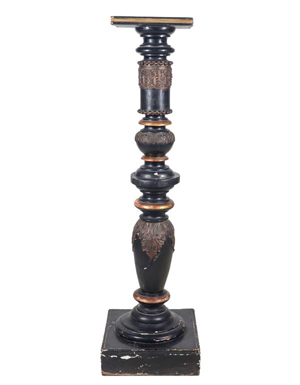 Ancient column in ebonized and carved wood with golden profiles