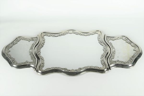 Centerpiece in silver and wood with mirrored backgrounds