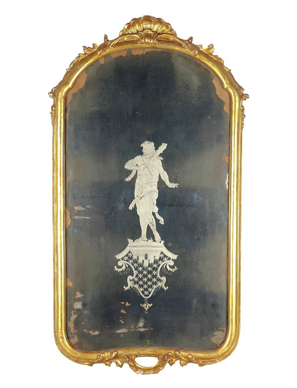 Venetian mirror in gilded and carved wood, with a small shell-shaped cymatium and mercury glass engraved with the figure of Hercules. Mercury has various shortcomings